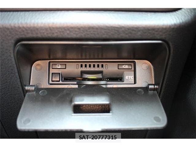 Toyota VOXY 2018-06 8283535-4