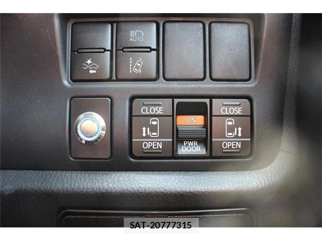 Toyota VOXY 2018-06 8283535-5