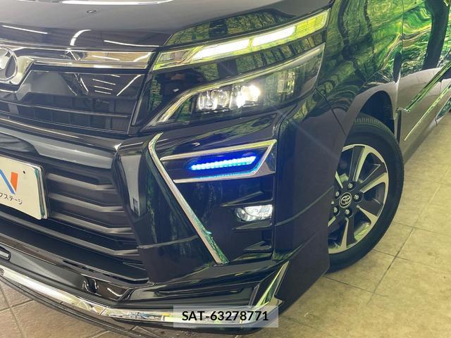 Toyota VOXY 2018-12 8283606-12