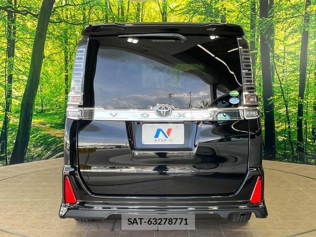 Toyota VOXY 2018-12 8283606-15