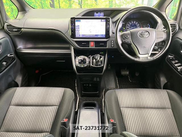 Toyota VOXY 2018-06 8283610-1