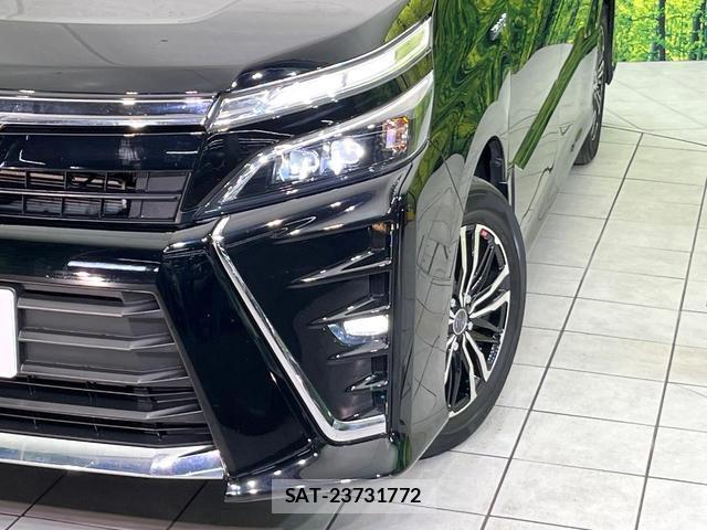 Toyota VOXY 2018-06 8283610-10