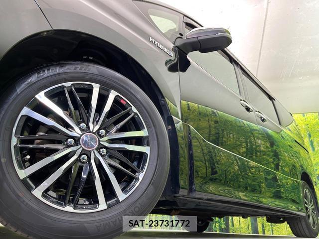 Toyota VOXY 2018-06 8283610-11