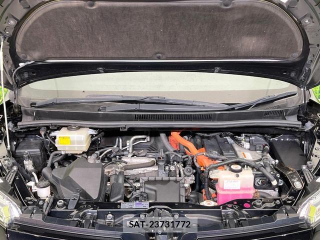 Toyota VOXY 2018-06 8283610-16