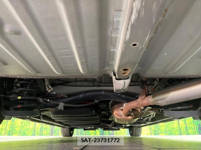 Toyota VOXY 2018-06 8283610-17