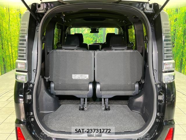 Toyota VOXY 2018-06 8283610-19
