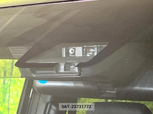 Toyota VOXY 2018-06 8283610-4