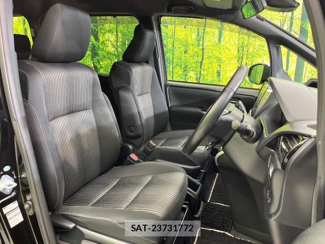 Toyota VOXY 2018-06 8283610-6