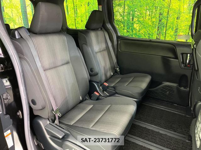 Toyota VOXY 2018-06 8283610-7