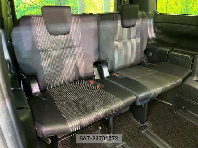 Toyota VOXY 2018-06 8283610-8