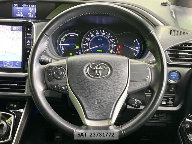 Toyota VOXY 2018-06 8283610-9