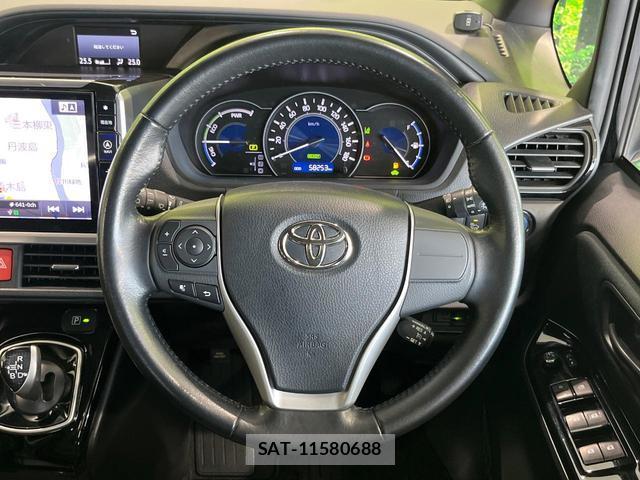 Toyota VOXY 2017-09 8283640-11