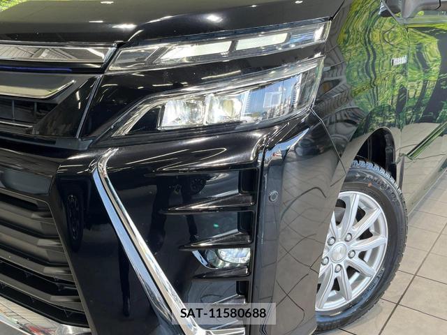 Toyota VOXY 2017-09 8283640-12