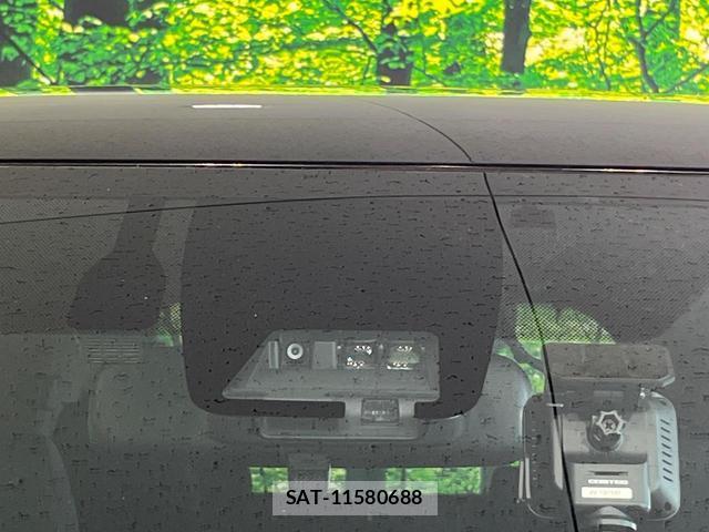 Toyota VOXY 2017-09 8283640-3