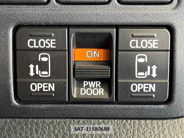 Toyota VOXY 2017-09 8283640-6