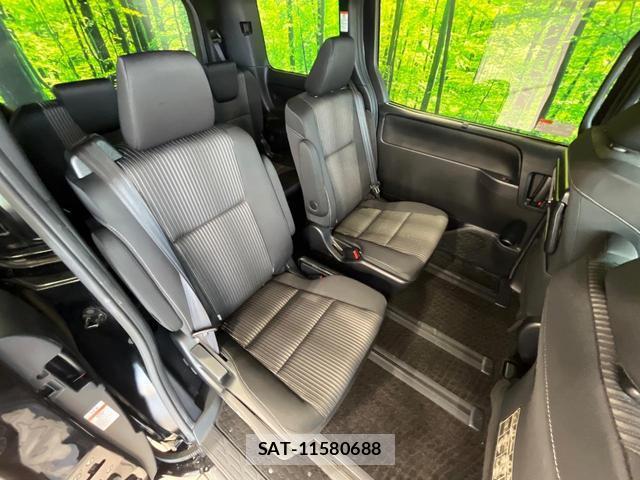 Toyota VOXY 2017-09 8283640-8