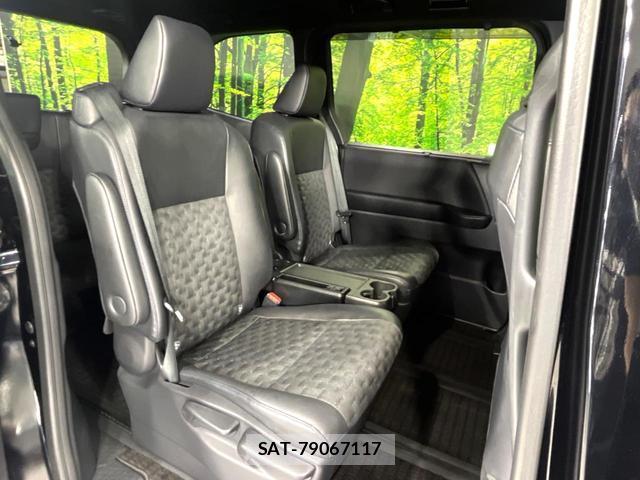 Toyota VOXY 2023-09 8283944-9