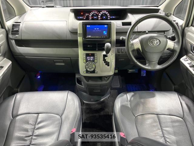 Toyota VOXY 2009-12 8283980-1