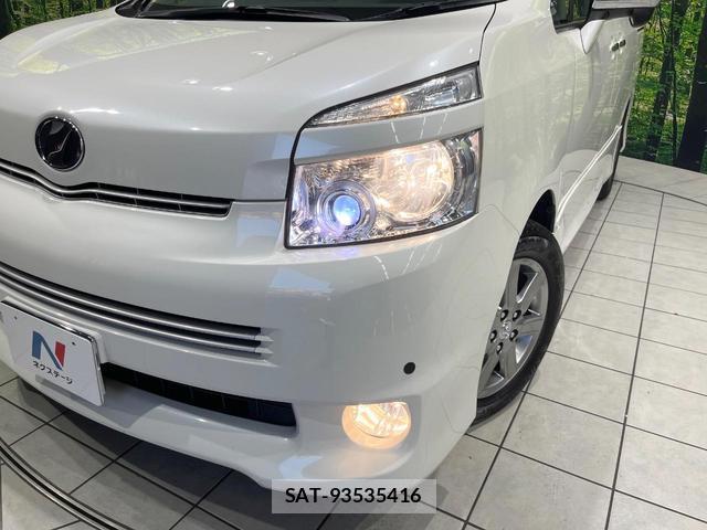 Toyota VOXY 2009-12 8283980-12