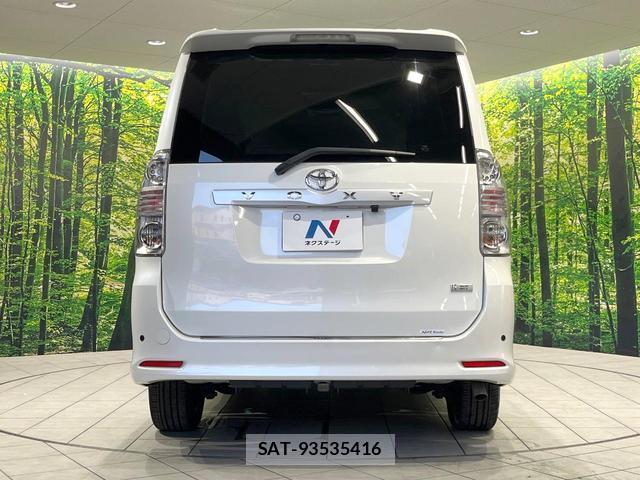 Toyota VOXY 2009-12 8283980-15