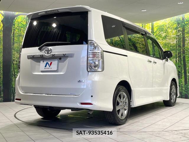 Toyota VOXY 2009-12 8283980-17