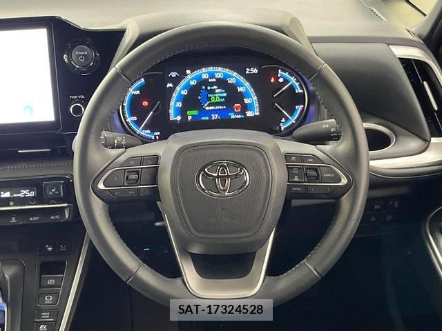 Toyota VOXY 2024-10 8283999-11