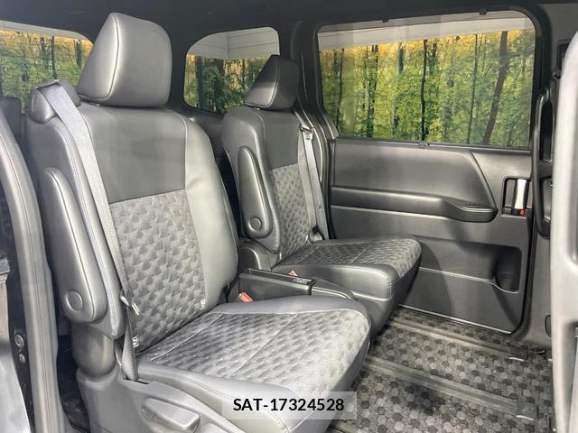 Toyota VOXY 2024-10 8283999-8
