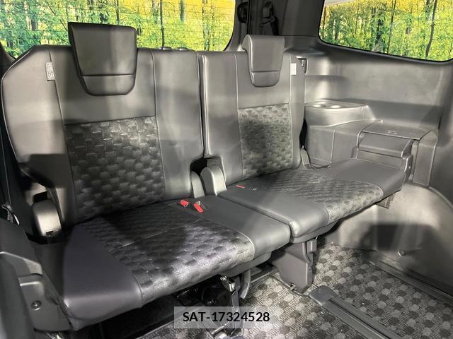 Toyota VOXY 2024-10 8283999-9