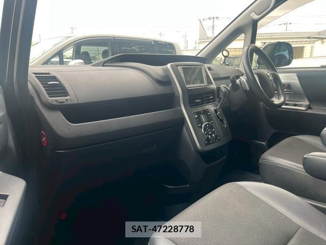 Toyota VOXY 2013-09 8284055-5