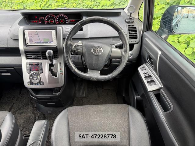 Toyota VOXY 2013-09 8284055-6