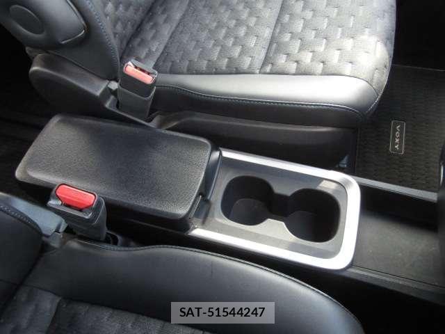 Toyota VOXY 2024-07 8284128-13