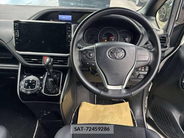 Toyota VOXY 2021-08 8284397-2