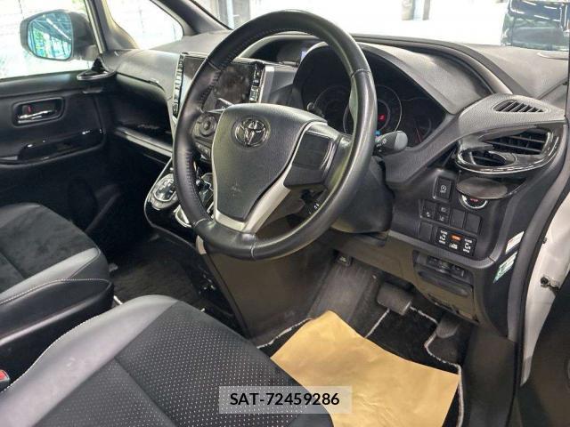 Toyota VOXY 2021-08 8284397-5