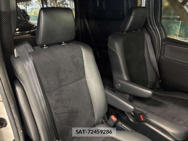 Toyota VOXY 2021-08 8284397-6