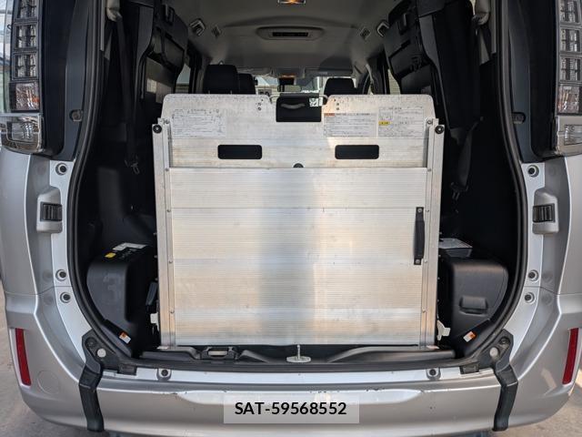 Toyota VOXY 2017-06 8284429-1