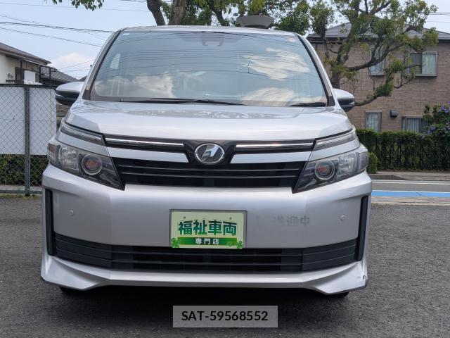 Toyota VOXY 2017-06 8284429-10