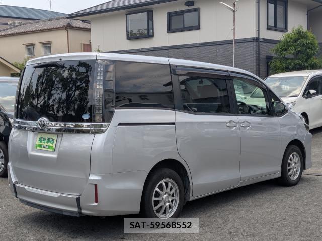 Toyota VOXY 2017-06 8284429-12