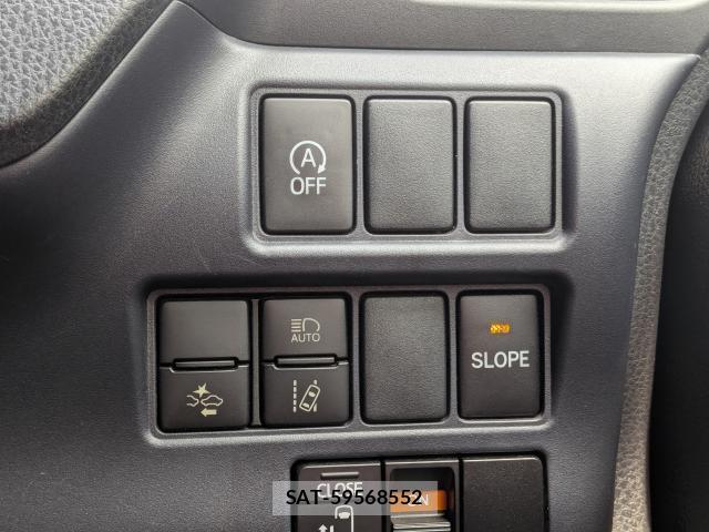 Toyota VOXY 2017-06 8284429-17