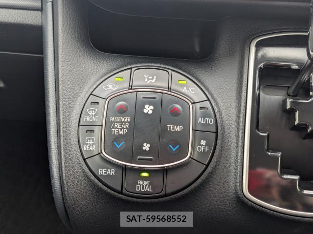 Toyota VOXY 2017-06 8284429-19