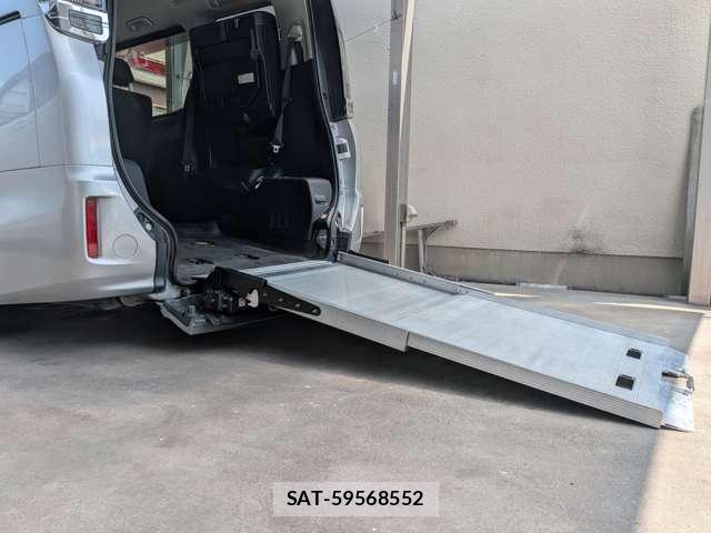 Toyota VOXY 2017-06 8284429-4
