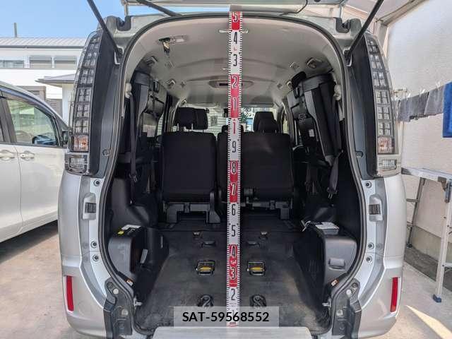 Toyota VOXY 2017-06 8284429-5