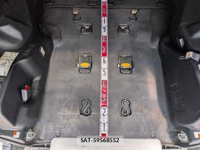 Toyota VOXY 2017-06 8284429-6