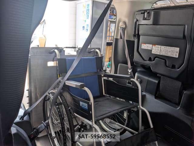 Toyota VOXY 2017-06 8284429-8