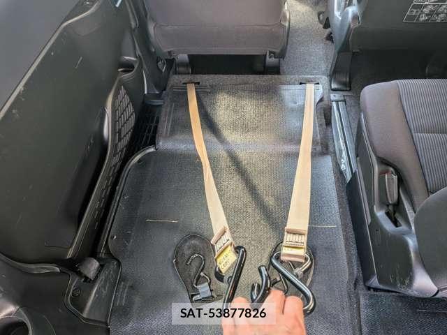 Toyota VOXY 2017-06 8284432-10