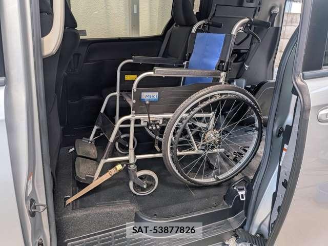 Toyota VOXY 2017-06 8284432-11