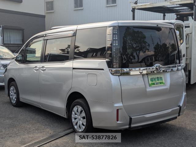 Toyota VOXY 2017-06 8284432-15