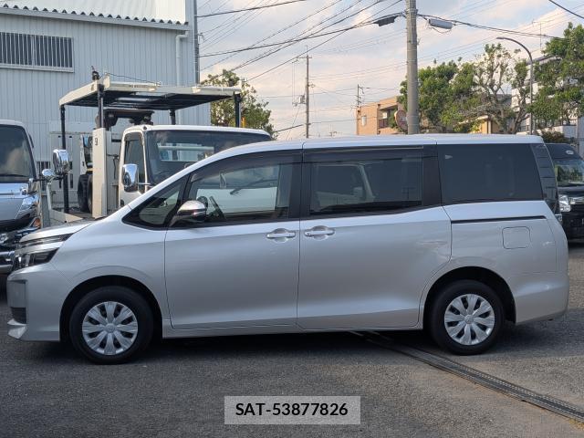 Toyota VOXY 2017-06 8284432-18