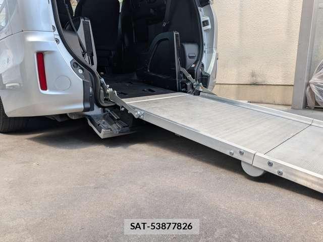Toyota VOXY 2017-06 8284432-4