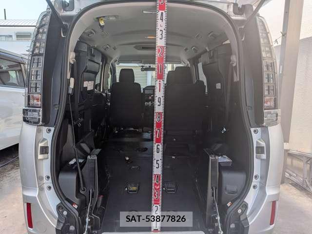 Toyota VOXY 2017-06 8284432-5