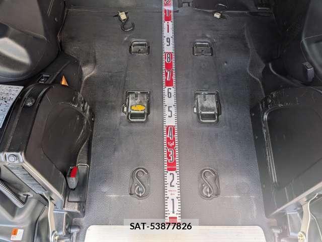 Toyota VOXY 2017-06 8284432-6